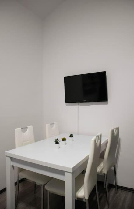 Modern Apartment In The Center Of Praga Esterno foto