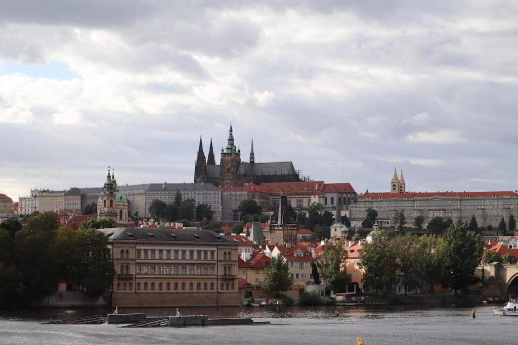 Modern Apartment In The Center Of Praga Esterno foto